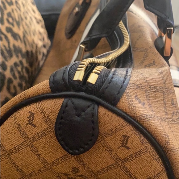 HANDBAG - Picture 15 of 16